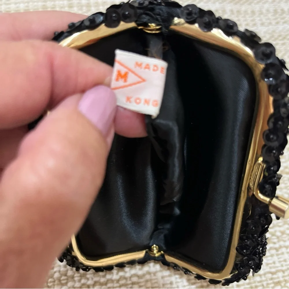 Vintage Handmade Hong Kong Small Kiss Lock Beaded Black Sequin‎ Coin Purse 5”